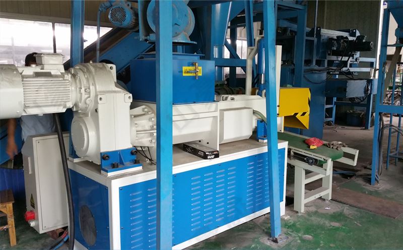 湖南聚氨酯泡沫壓實機應(yīng)用生產(chǎn)線2